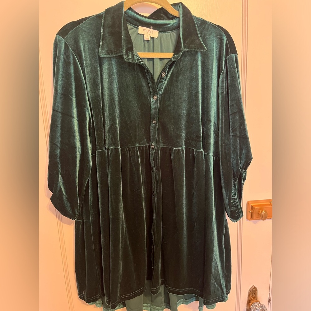 Umgee Emerald Green velvet top size small